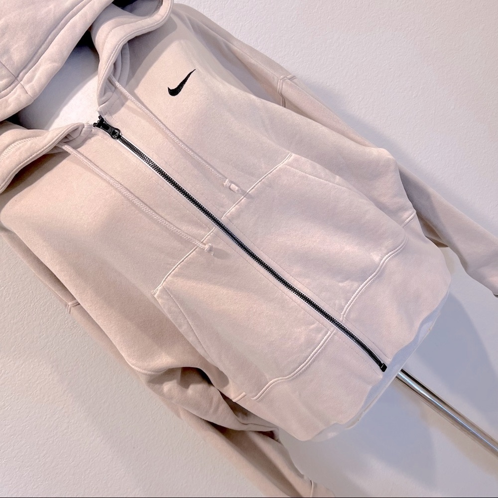 Nike Cropped Oversized Jacket - Taupe 🖤